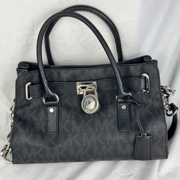 Michael Kors Hamilton Signature MK
Black Shoulder bag Handbag Saffiano
Leather - Picture 3 of 15